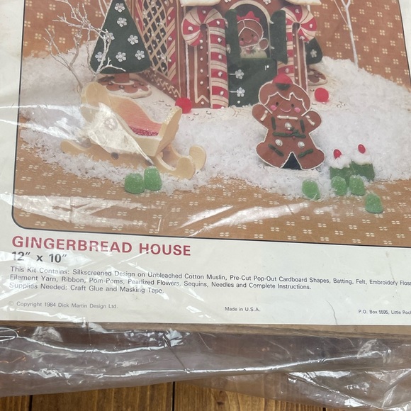 Daydreams Gingerbread house kit embroidery craft kit - Picture 3 of 3